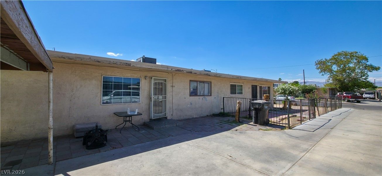 2205 East Webb Avenue — photo 2 of 7