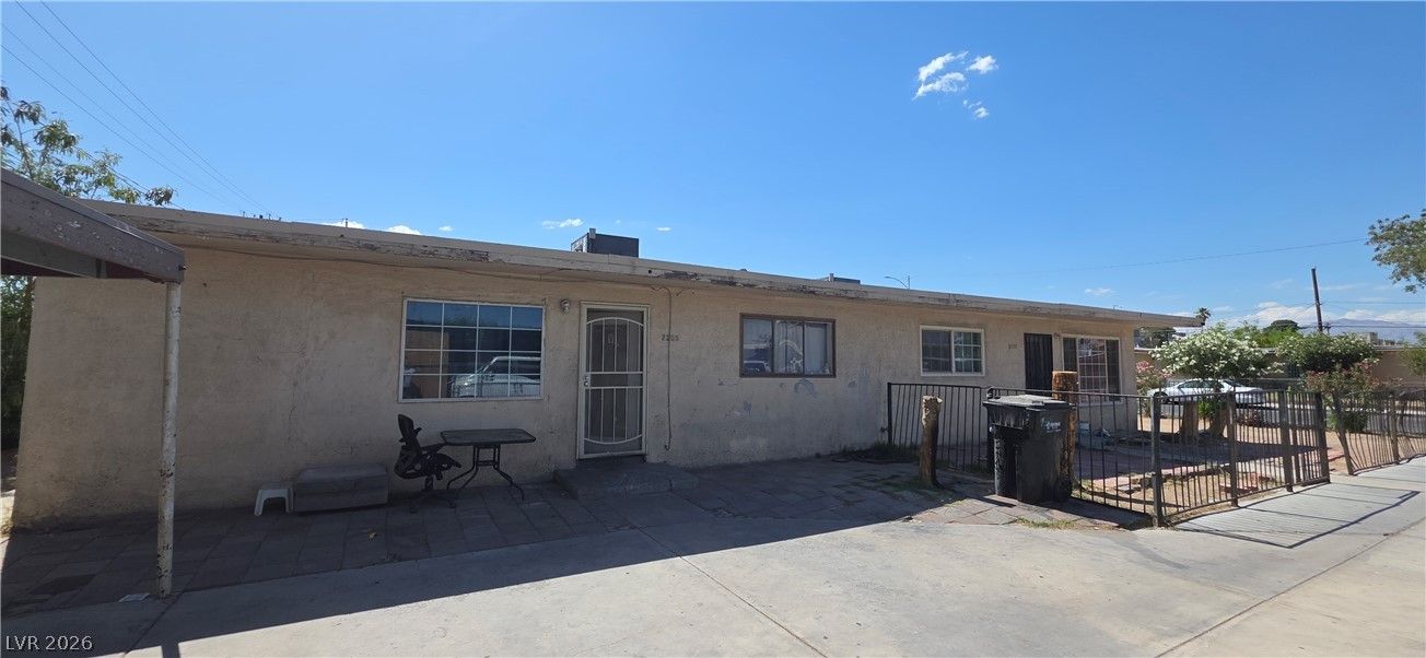 2205 East Webb Avenue — photo 3 of 7
