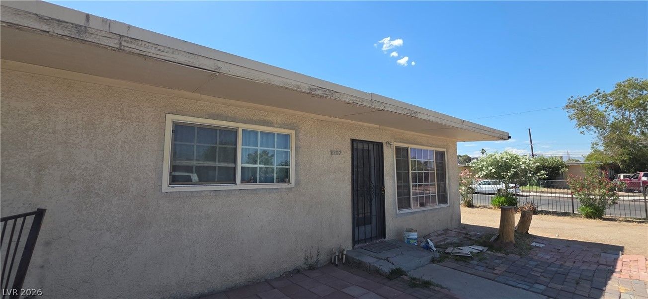 2205 East Webb Avenue — photo 4 of 7