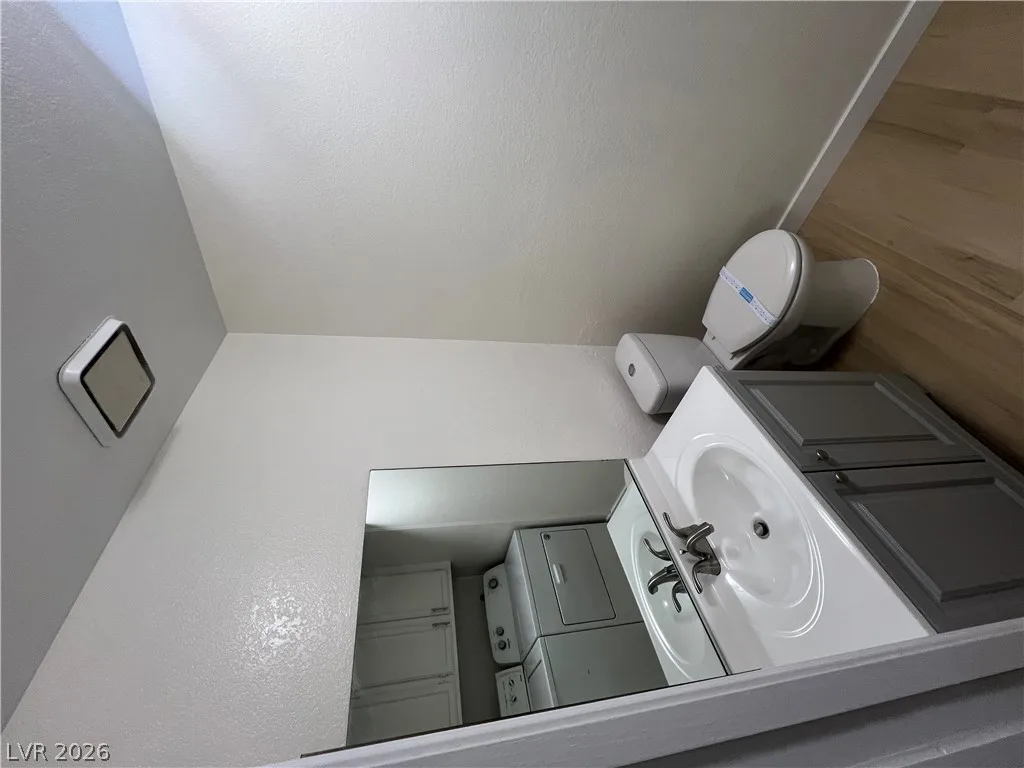 3939 South Torrey Pines Drive — photo 3
