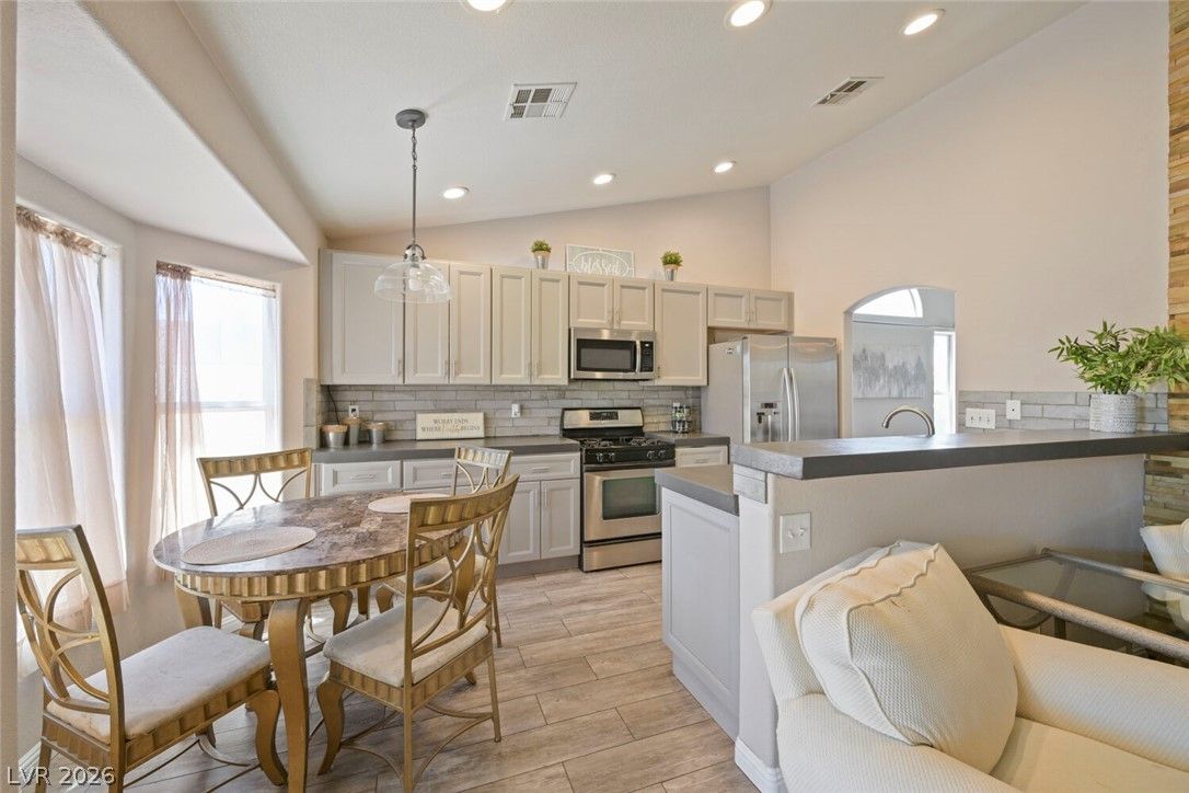 4036 Fairport Drive — photo 5 of 19