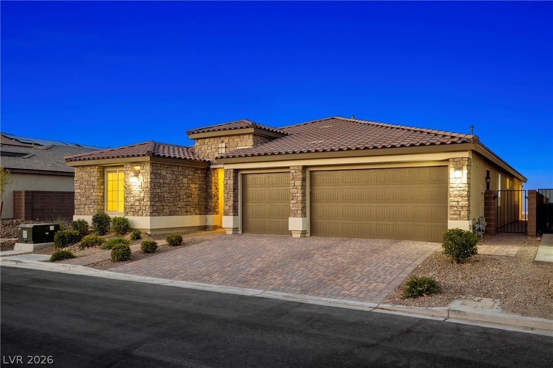 4732 Amazing View Street — photo 3