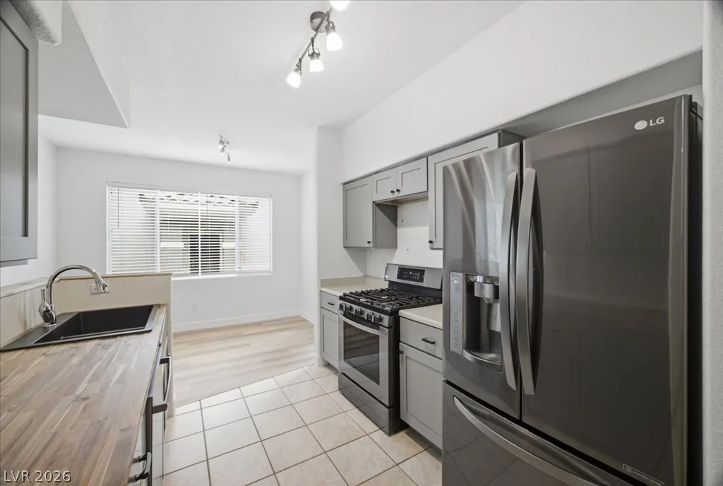9050 West Warm Springs Road 1033 — photo 4 of 26