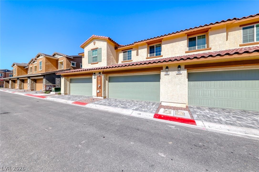344 Pacific Sparrow Avenue — photo 4