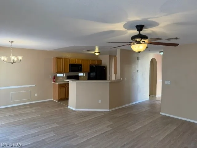 9619 Grapeland Avenue — photo 4 of 10