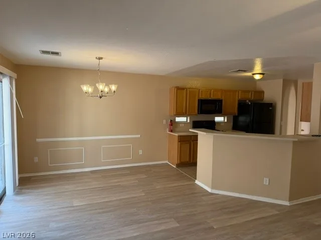 9619 Grapeland Avenue — photo 5 of 10
