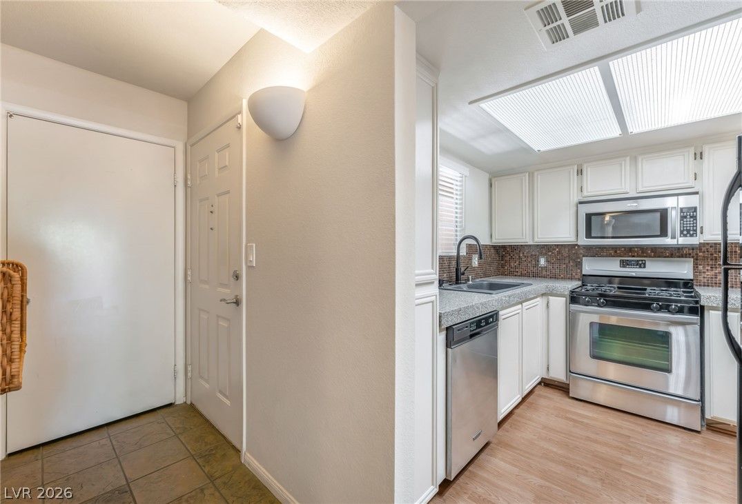 1901 Rio Canyon Court 102 — photo 4 of 23