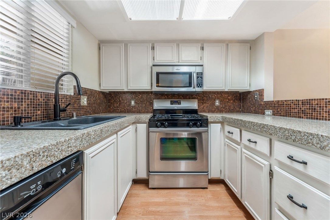 1901 Rio Canyon Court 102 — photo 5 of 23