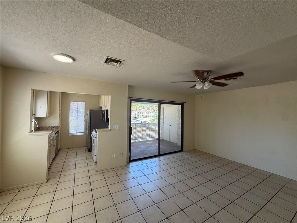4848 Nara Vista Way 201 — photo 3 of 18