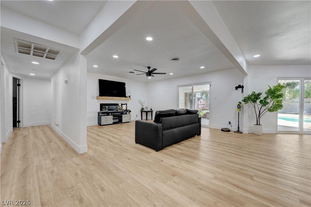 4412 Denia Circle — photo 3 of 42