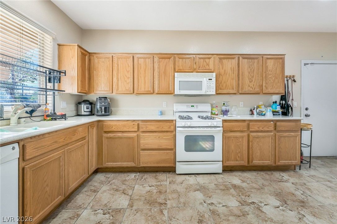 8573 Vestia Court — photo 3 of 21