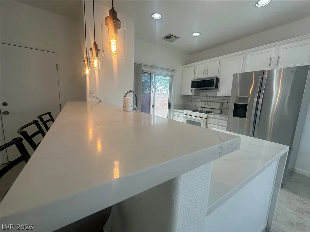 4135 Sparrow Rock Street — photo 3