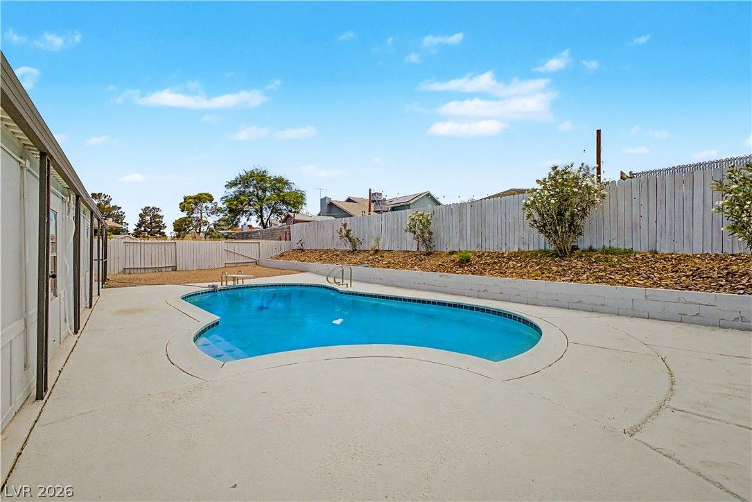 324 Lakehurst Road — photo 3