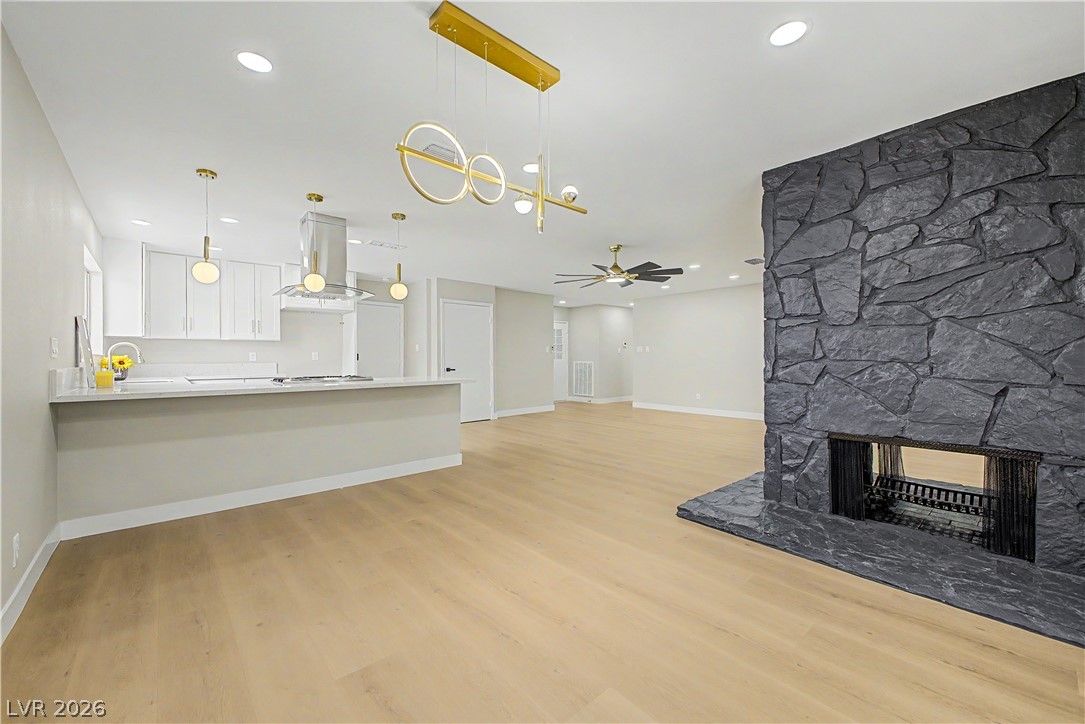 324 Lakehurst Road — photo 4