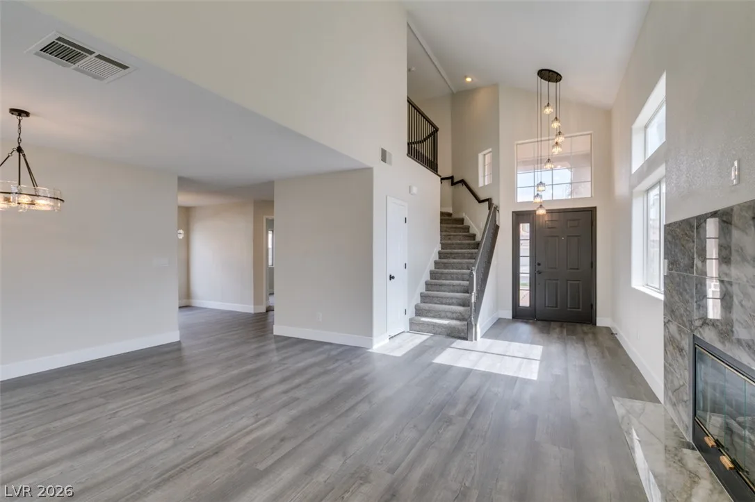 8239 Fame Avenue — photo 2