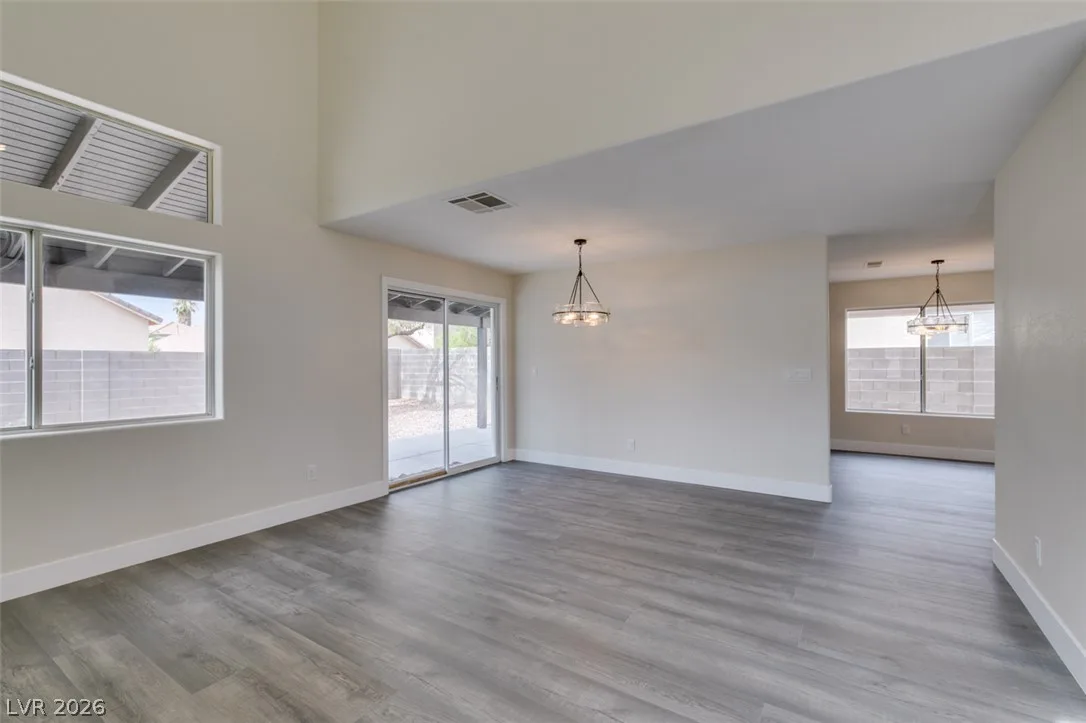 8239 Fame Avenue — photo 3