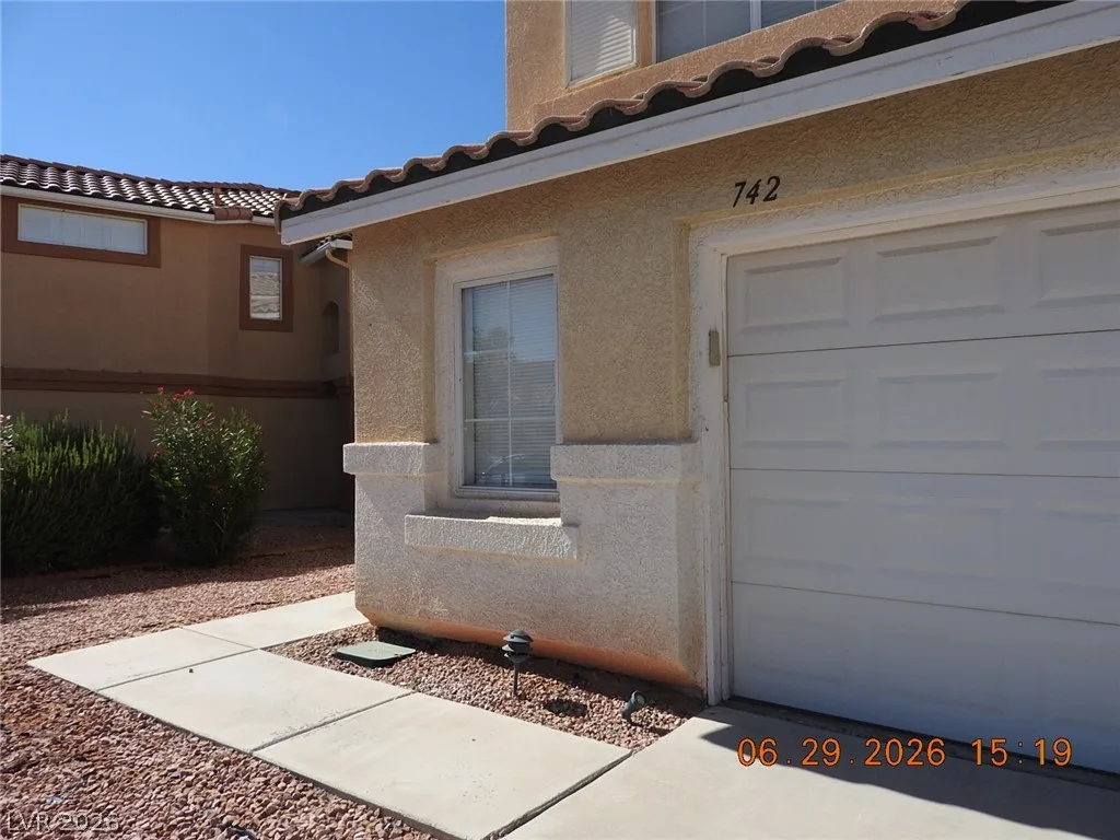 742 ENDICOTT Court — photo 2