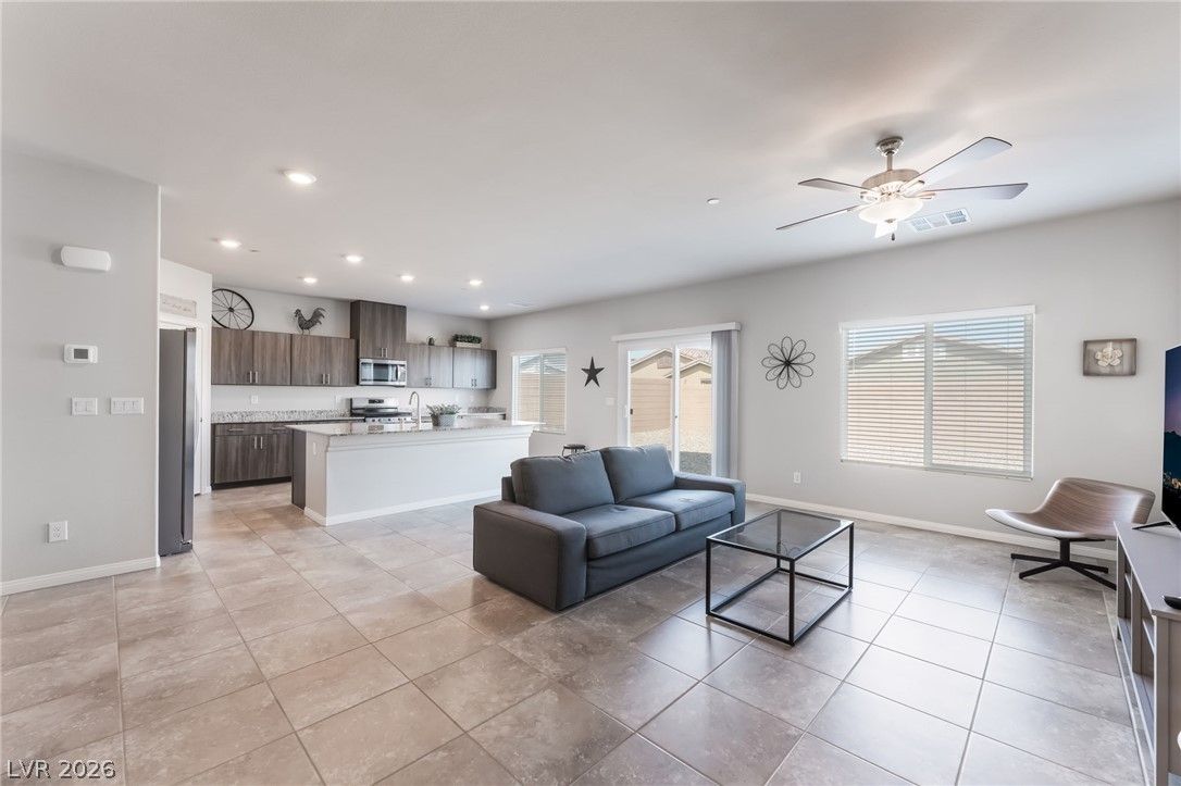 7100 Woodrow Ranch Street — photo 4 of 32