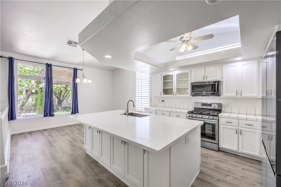 8700 Autumn Valley Avenue — photo 2