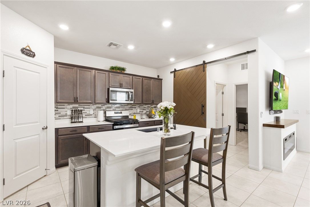 9873 Ravenswood Peak Avenue — photo 4 of 23