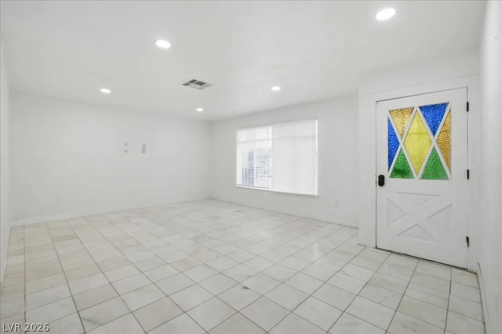 4013 Esmeralda Avenue — photo 4