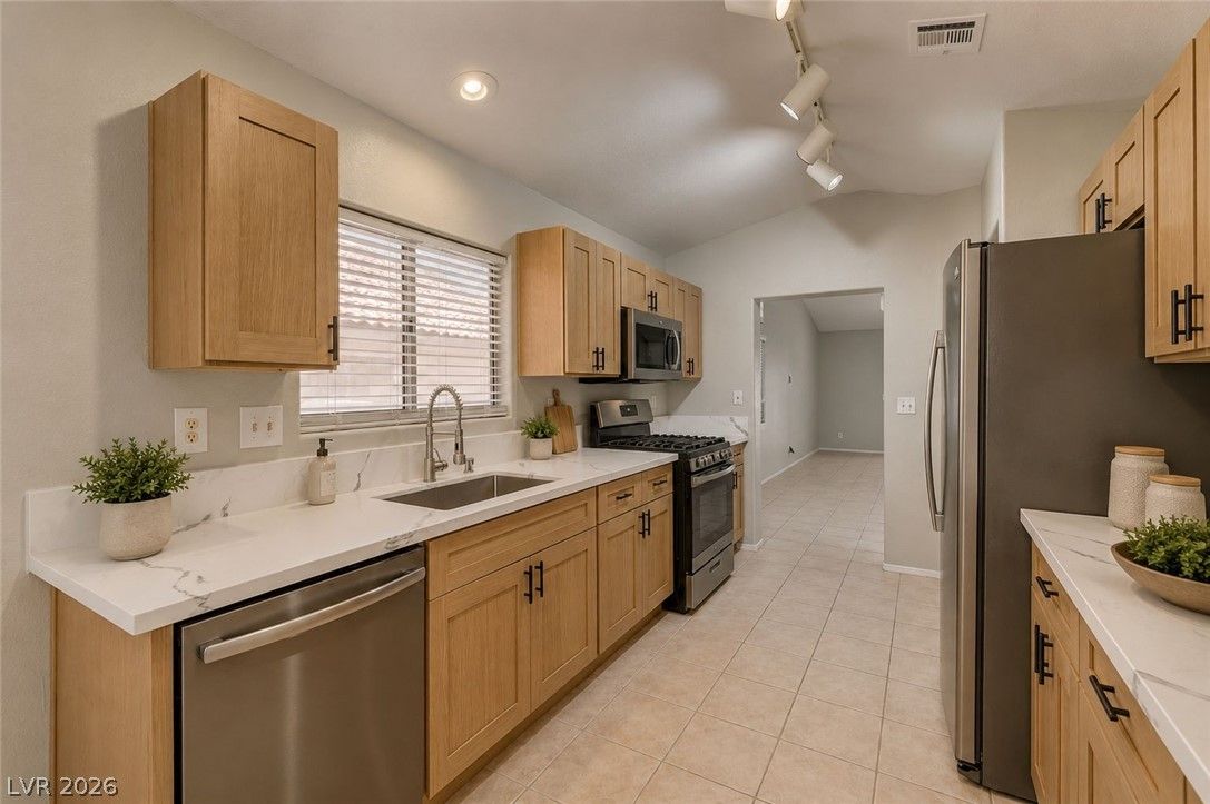 1253 TARAMAR Street — photo 2 of 31