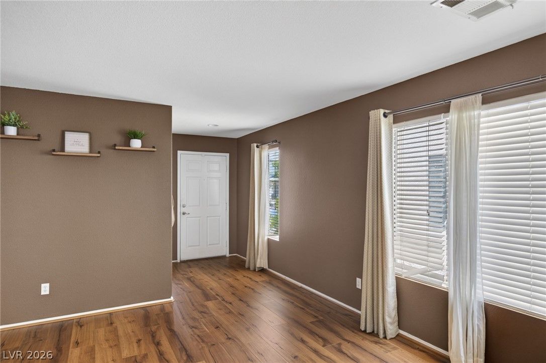 6070 STONE HOLLOW Avenue — photo 3 of 37