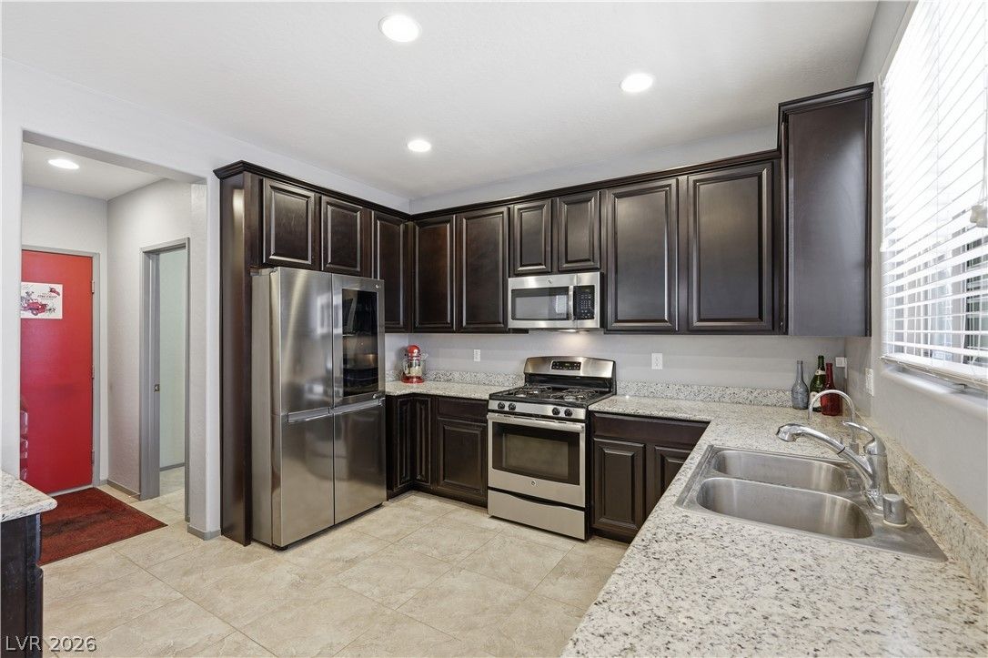 7627 Lots Hills Drive — photo 2