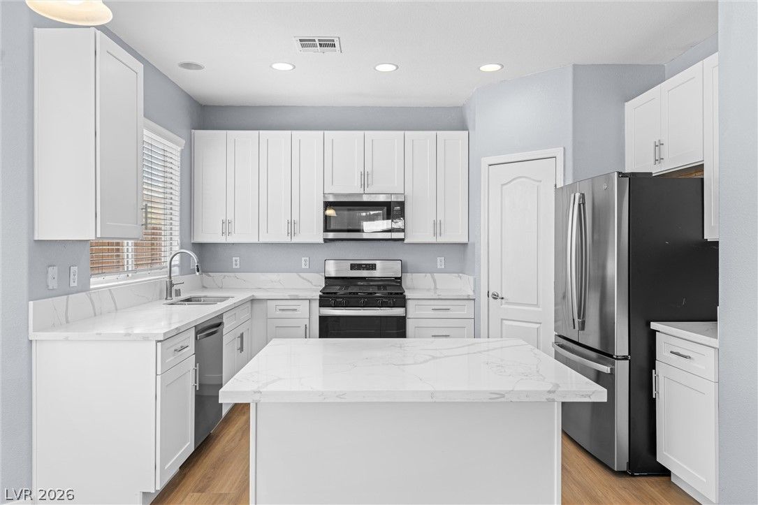 304 Iron Summit Avenue — photo 3