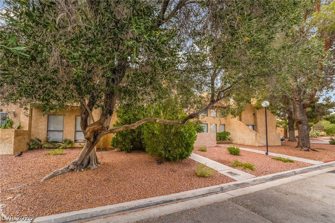 3949 South Torrey Pines Drive — photo 2
