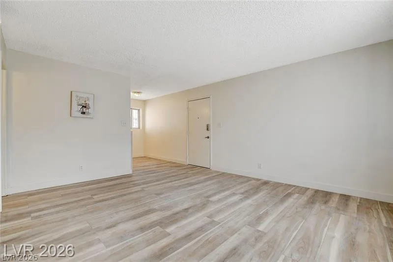 3841 Daisy Street 19 — photo 4