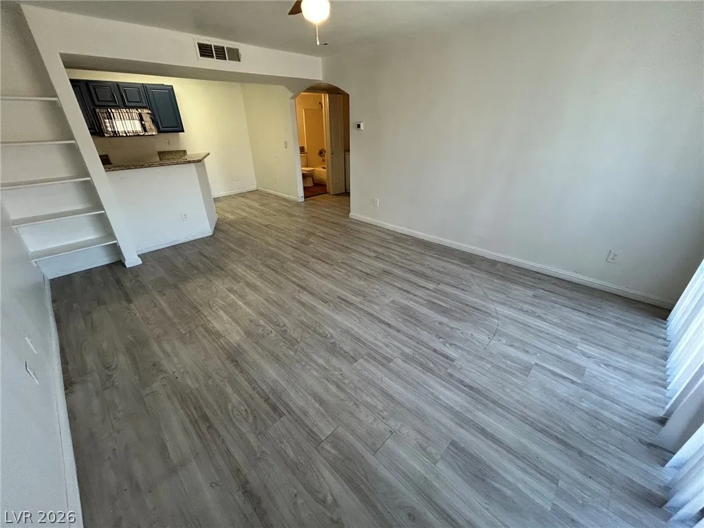 5154 South Jones Boulevard 202 — photo 3