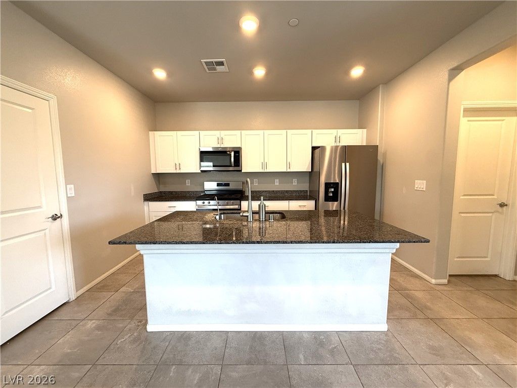 522 Spy Rock Avenue — photo 4 of 23