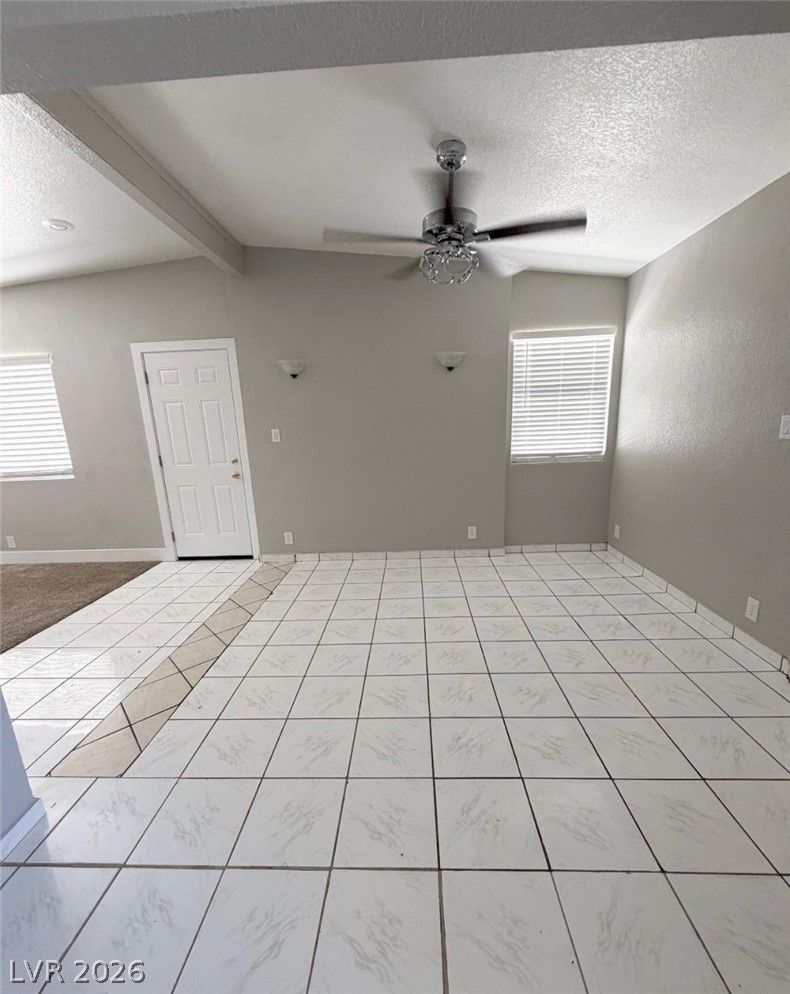2624 East Reynolds Avenue — photo 3 of 12