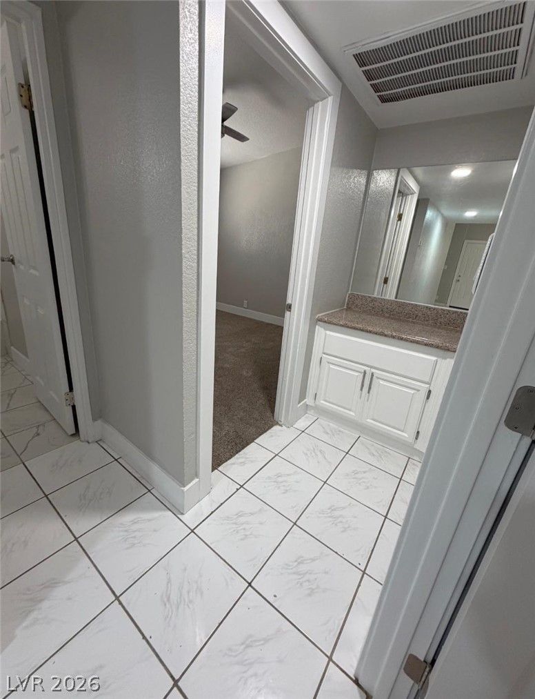 2624 East Reynolds Avenue — photo 4 of 12