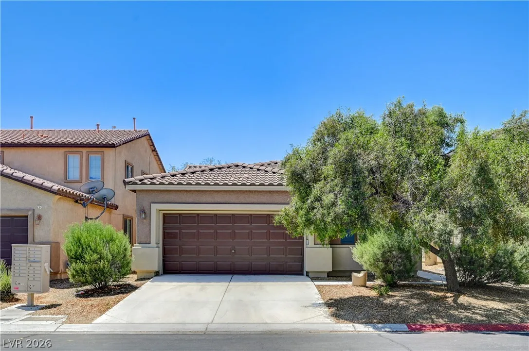 4421 Desert Home Avenue — photo 2