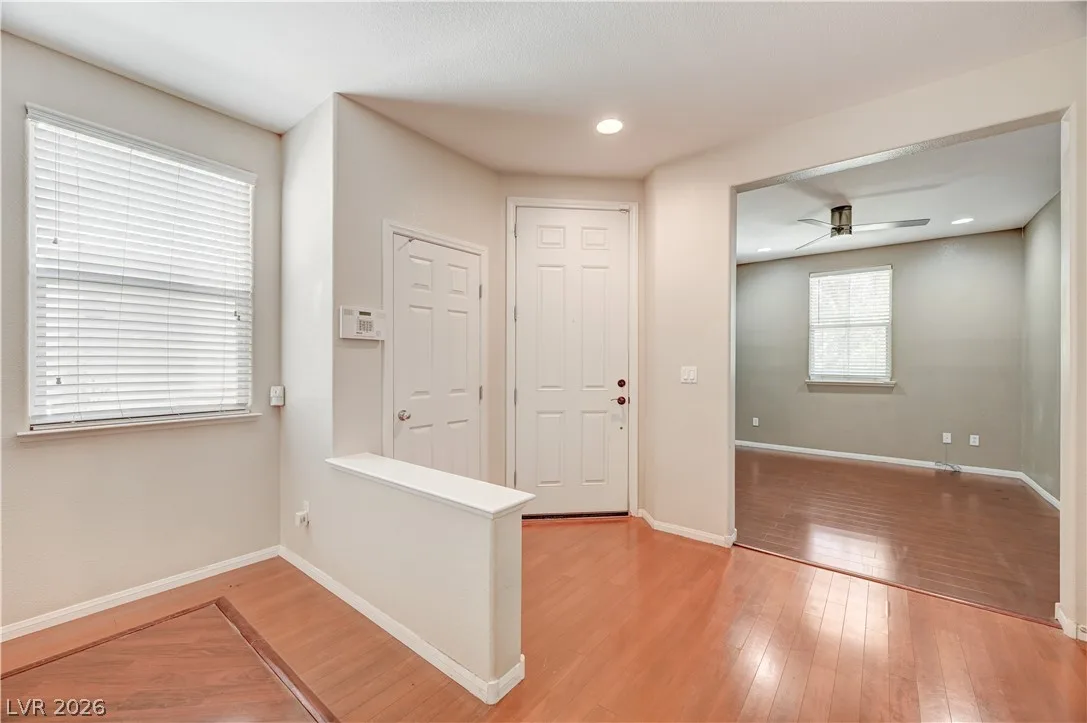 4421 Desert Home Avenue — photo 3