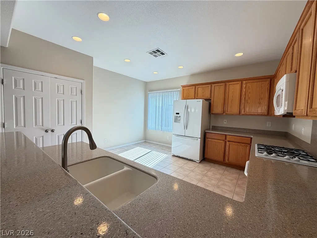 2928 PITGAVENY Avenue — photo 4 of 12