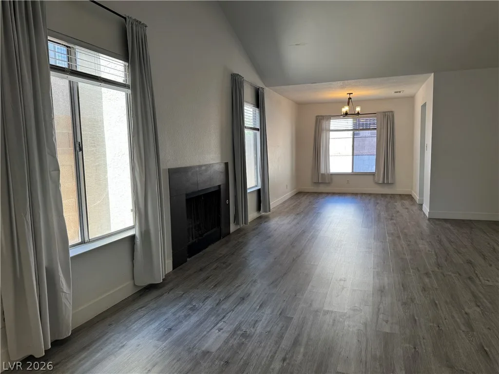 2507 Berwick Court — photo 4 of 14