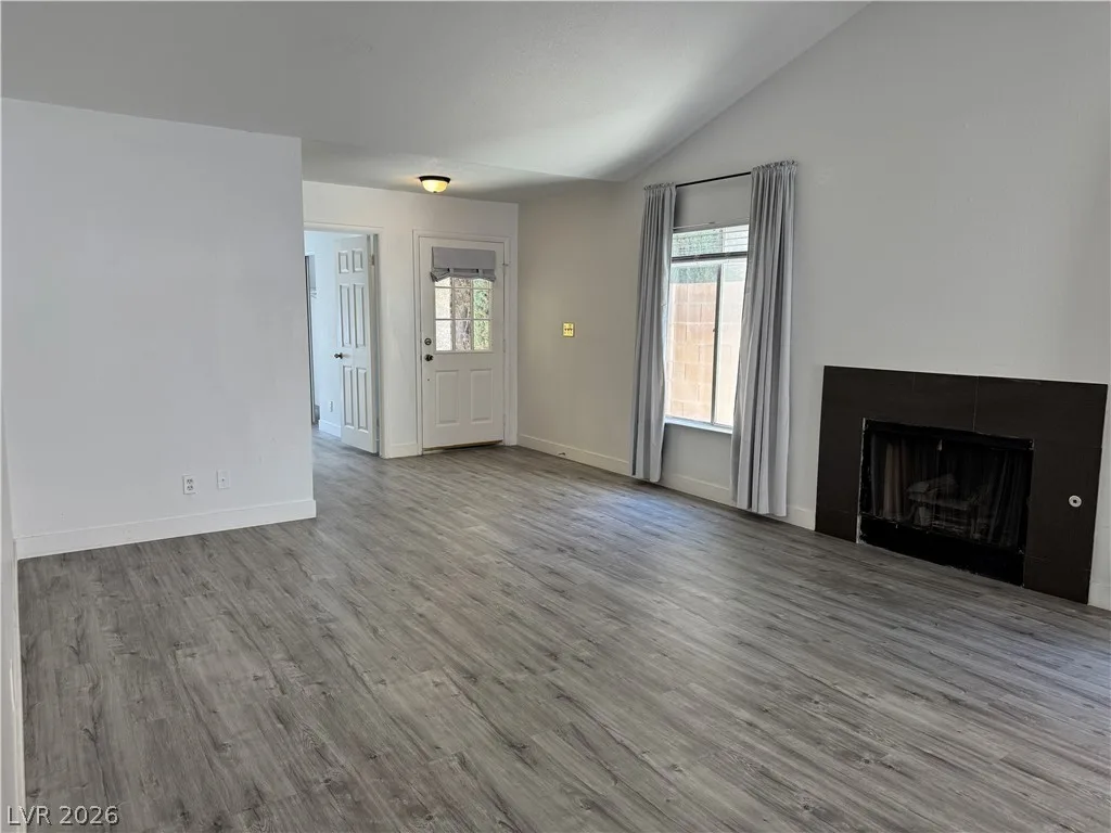 2507 Berwick Court — photo 5 of 14