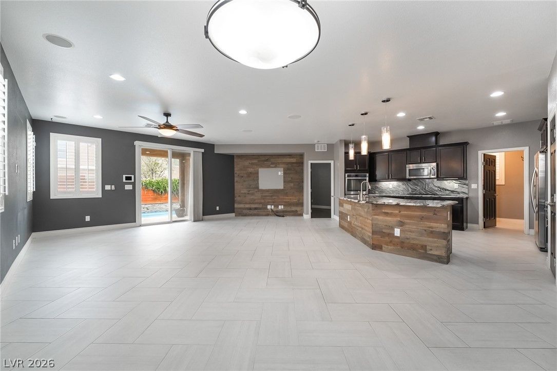 10568 Painted Bridge Street — photo 4