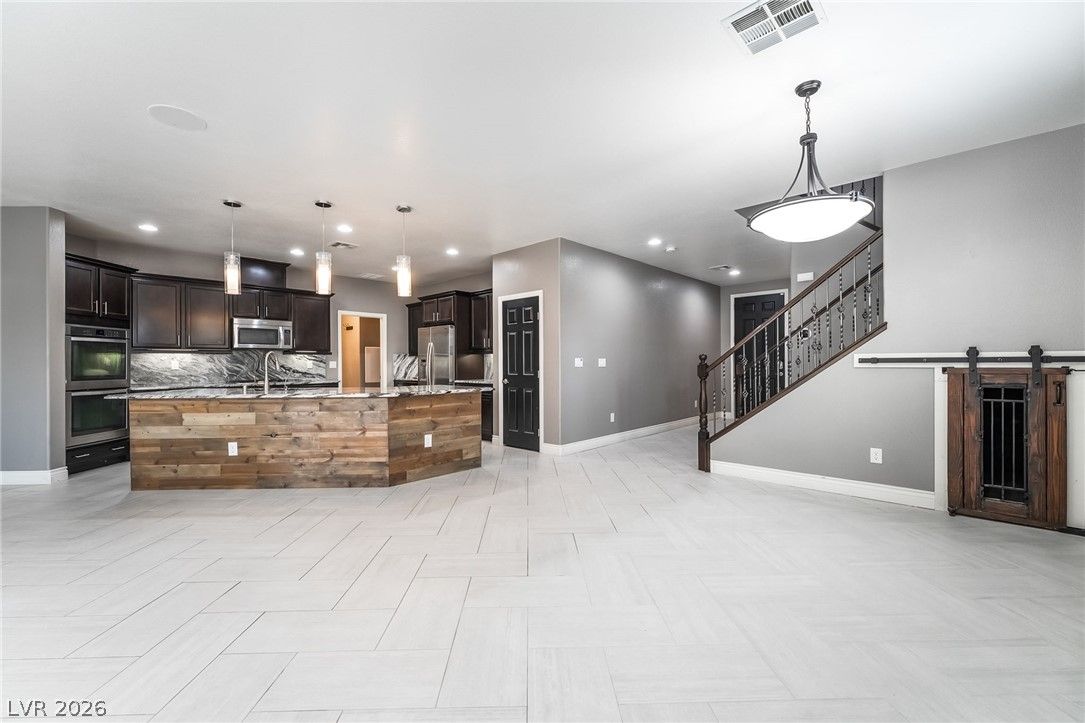 10568 Painted Bridge Street — photo 5