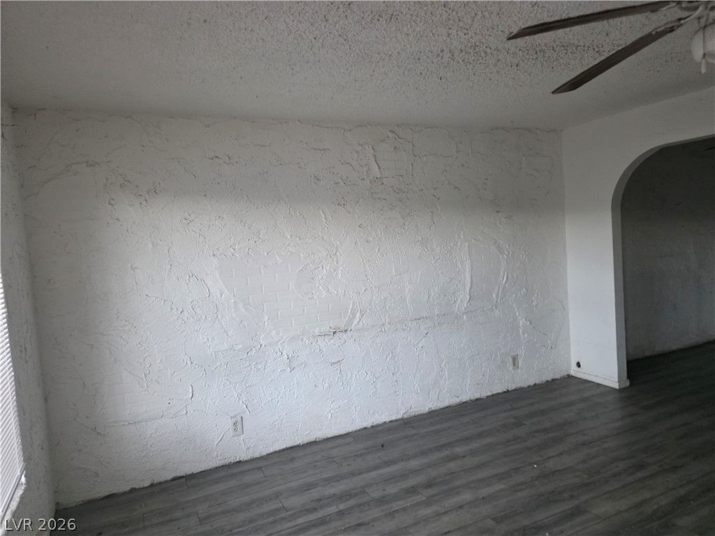 595 South Royal Crest Circle 18 — photo 3