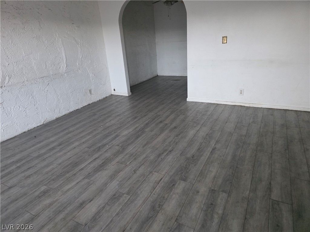595 South Royal Crest Circle 18 — photo 4