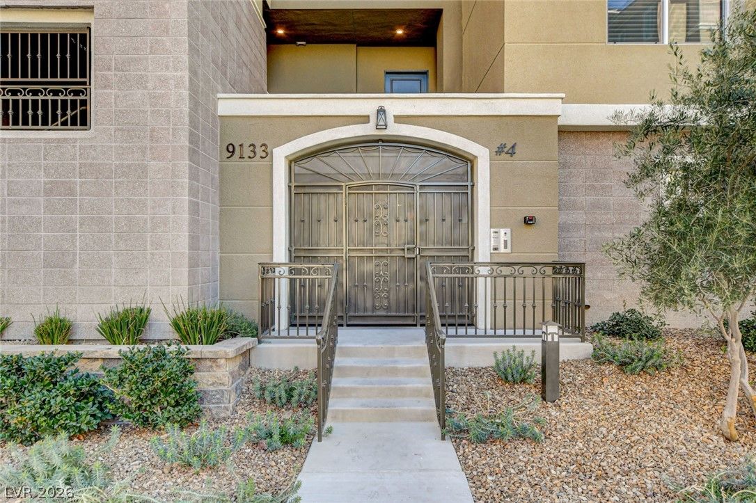 9133 Las Manaitas Avenue 302 — photo 2