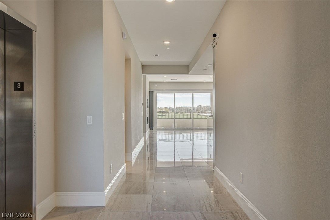 9133 Las Manaitas Avenue 302 — photo 4
