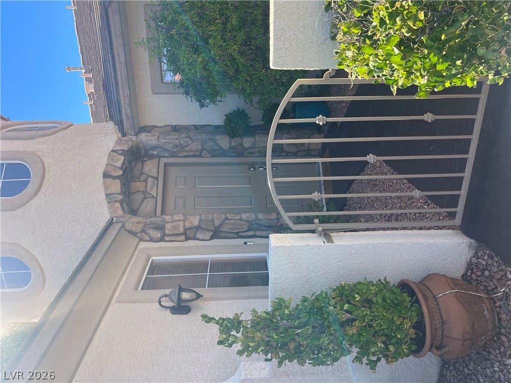 2284 Moresca Avenue — photo 2