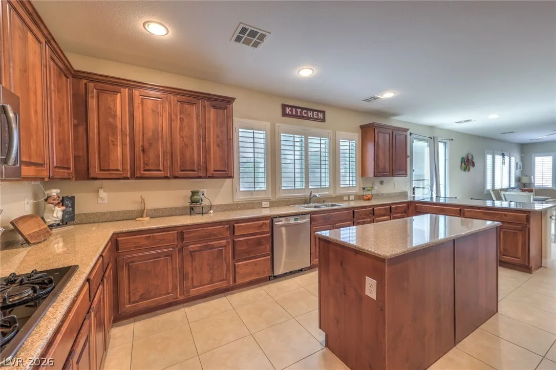 4925 Goldfield Street — photo 2