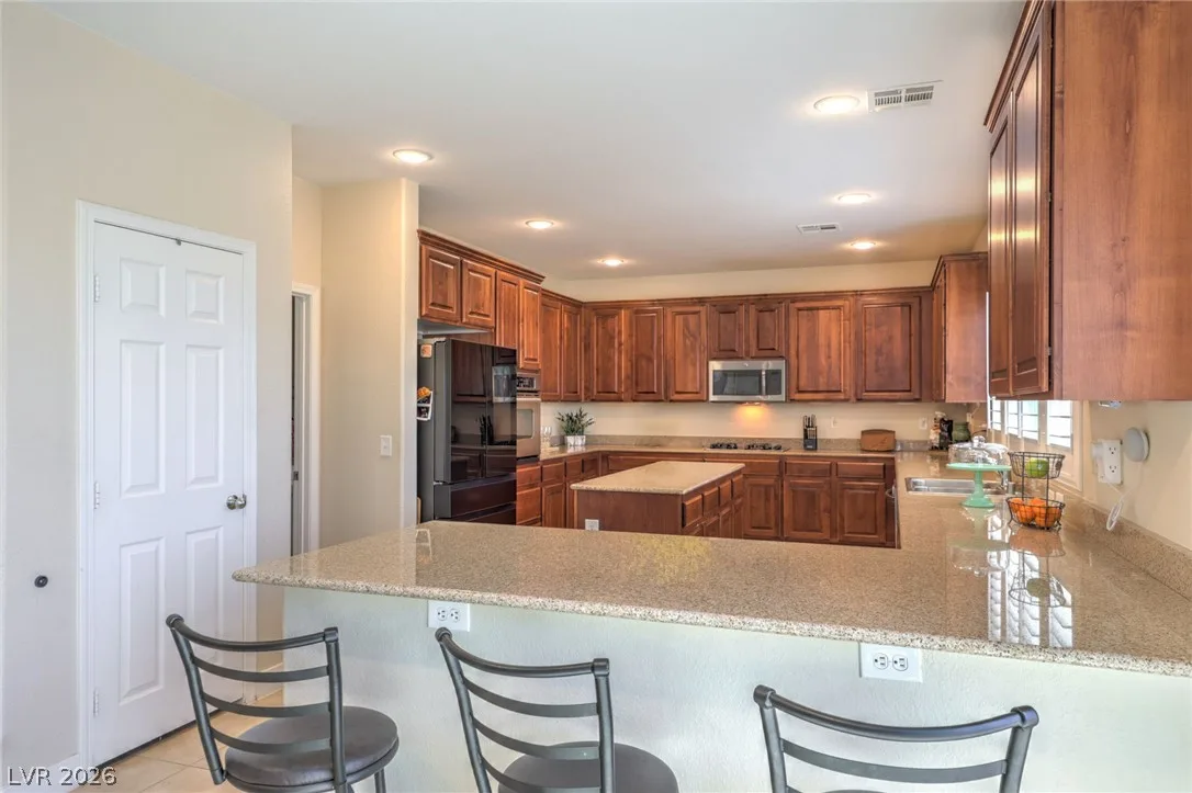 4925 Goldfield Street — photo 3