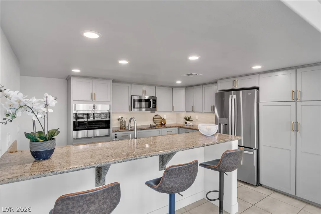 3111 Bel Air Drive 18B — photo 4